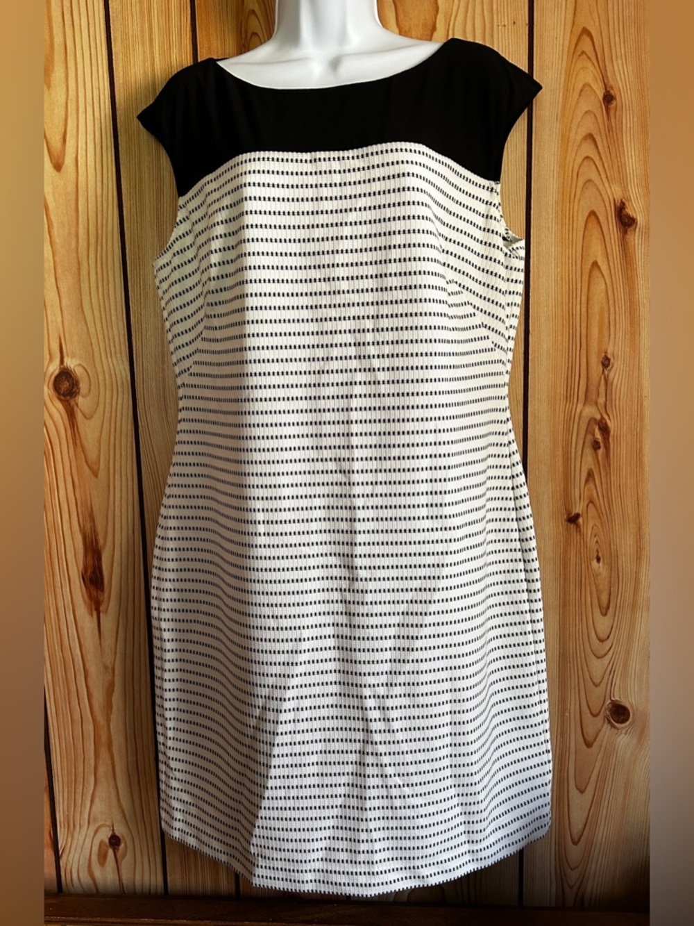 Chaps New women’s Fitted sheath dress size 14 Black/White Stripes Sleeveless